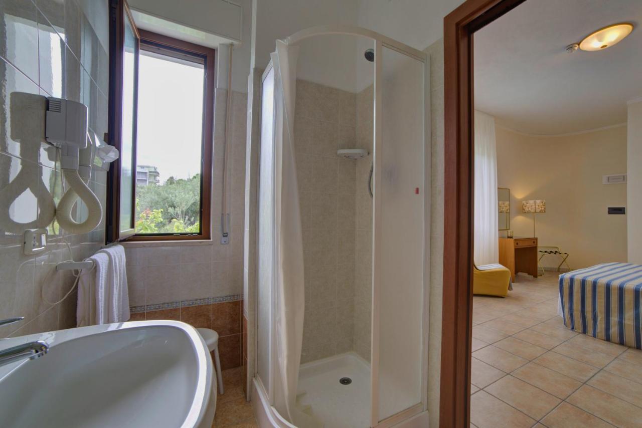 Hotel Sporting Vasto Kültér fotó